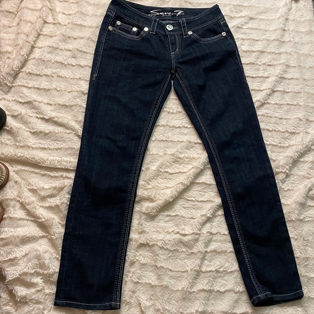 Dark jeans size 29. Like new.